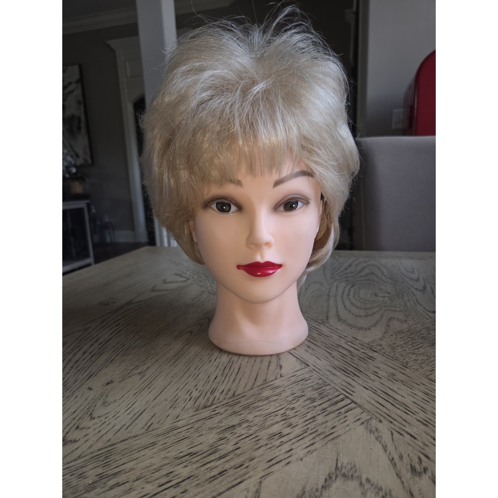 Emmor Blonde Wig for Women Natural Cut Wig Daily Hair 18/613 Layered Wig